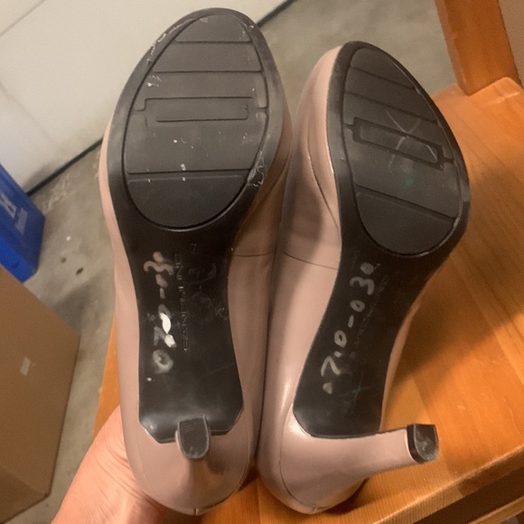 Bandolino Patent Leather Nude Pump Closed Toe Heels, Women Size 7 - Picture 10 of 15